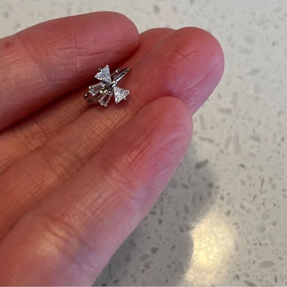 Bow Inlaid Zirconia Decorative Delicate Earrings - Picture 6 of 10